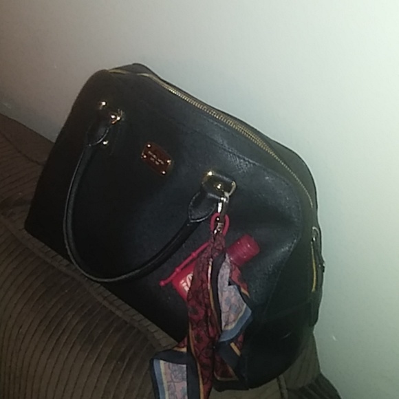 MK Handbag - Picture 1 of 3